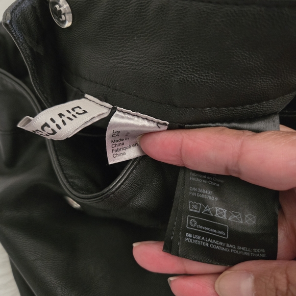 H&M Black Mini Skirt with Eyelet Details - Picture 4 of 5